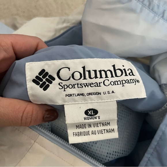 Columbia Women’s Hooded Lightweight Packable Raincoat in Cream and Blue Size XL - Picture 12 of 12